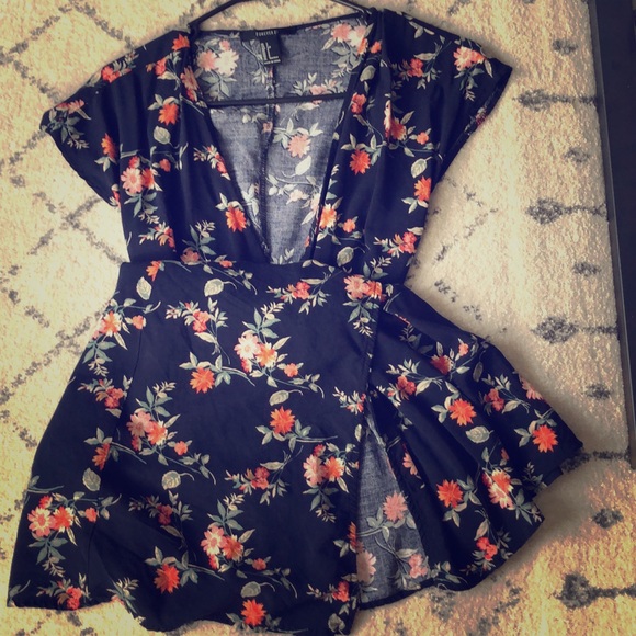 Forever 21 Dresses & Skirts - Gorgeous Floral Forever 21 Dress ❗️SOLD ❗️